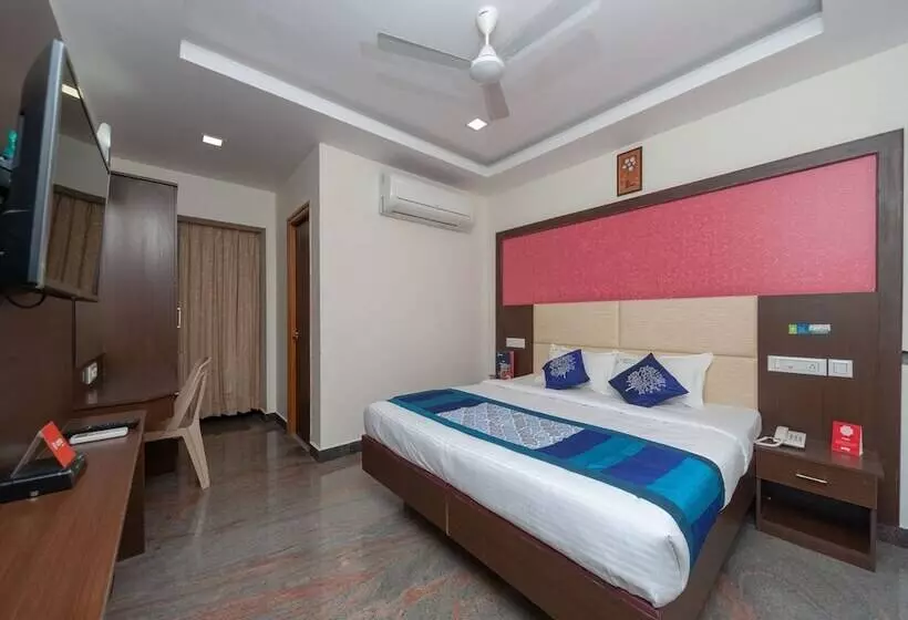 Hotelli Famous Residency By Oyo
