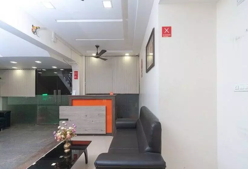 Hotelli Famous Residency By Oyo