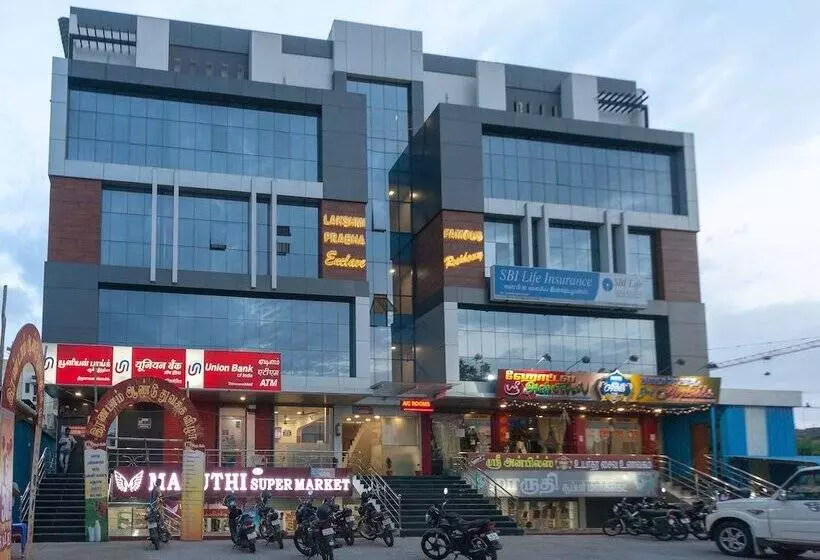 Hotelli Famous Residency By Oyo