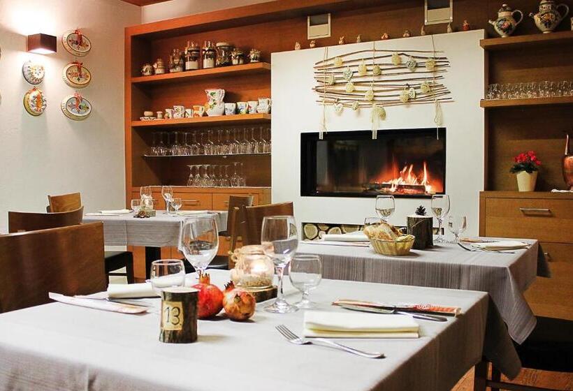 בית מלון כפרי Locanda Montegrappa