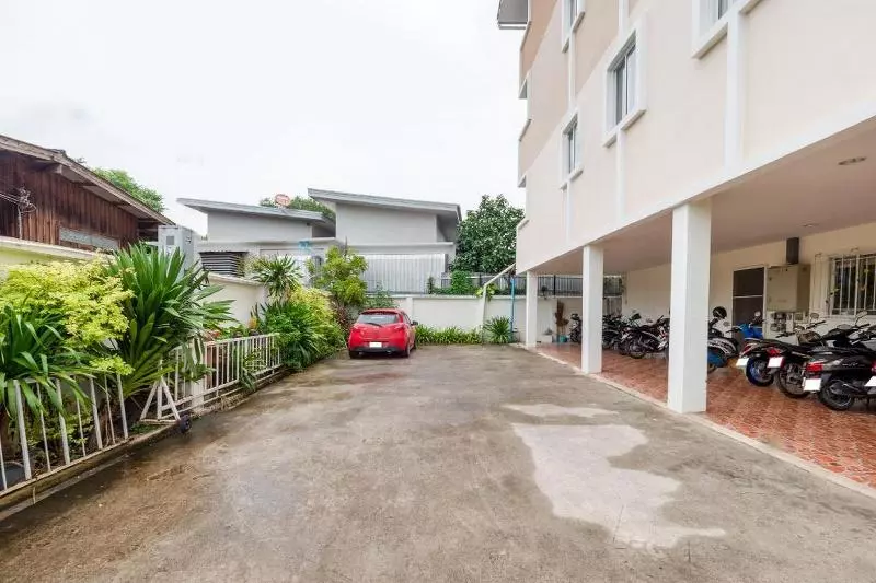 هتل Oyo 1069 Baan Nong Moo Apartment