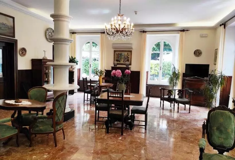 Hotelli Palace