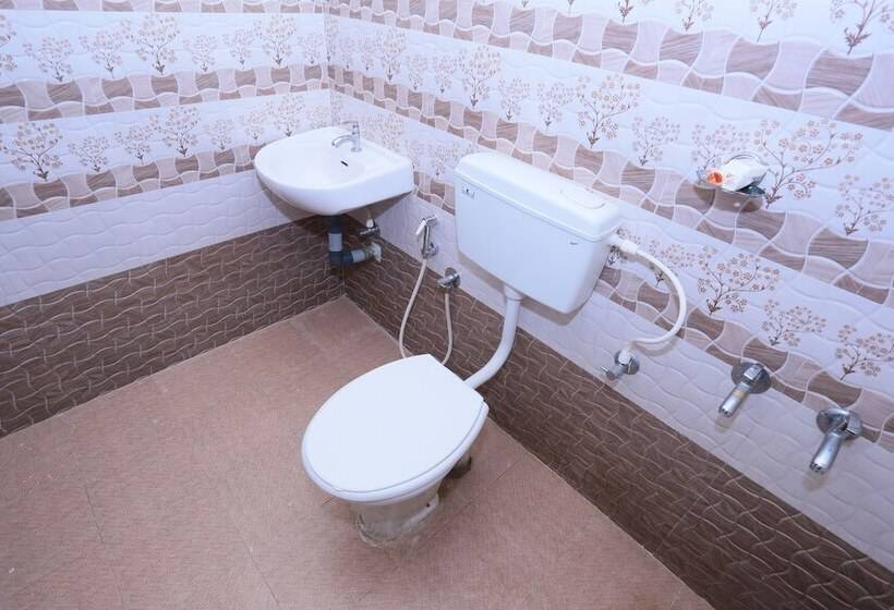 בית מלון כפרי Panackal Inn By Oyo Rooms