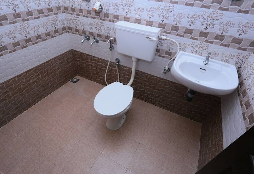 בית מלון כפרי Panackal Inn By Oyo Rooms