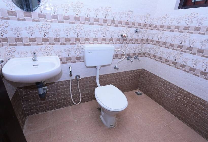 בית מלון כפרי Panackal Inn By Oyo Rooms