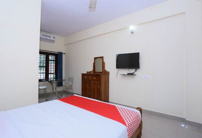 בית מלון כפרי Panackal Inn By Oyo Rooms