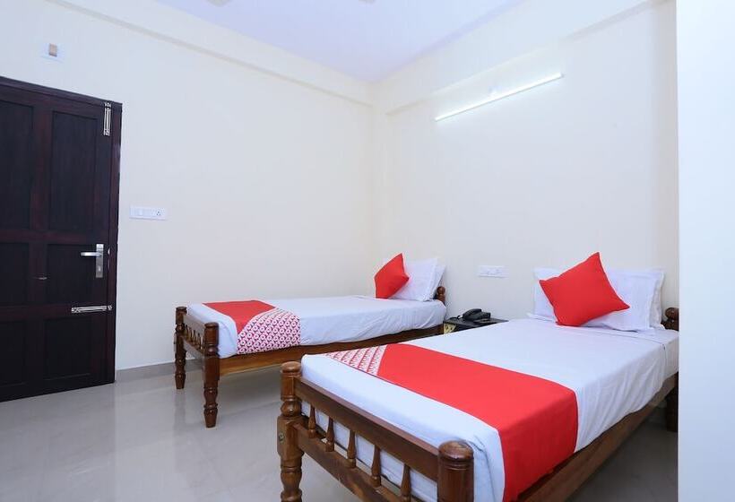 בית מלון כפרי Panackal Inn By Oyo Rooms