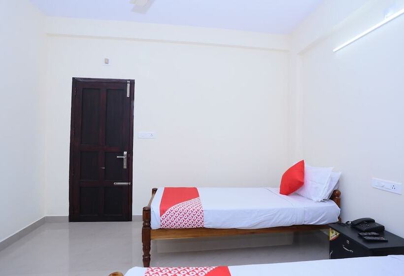 בית מלון כפרי Panackal Inn By Oyo Rooms