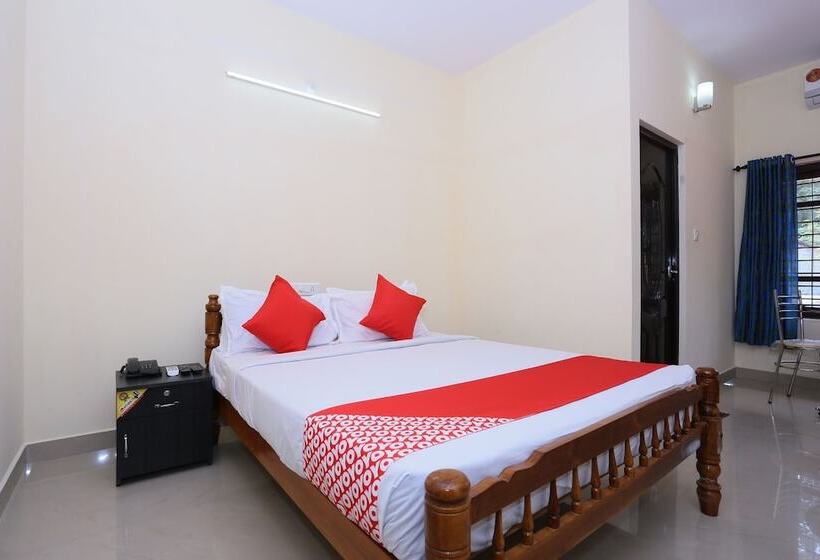 בית מלון כפרי Panackal Inn By Oyo Rooms