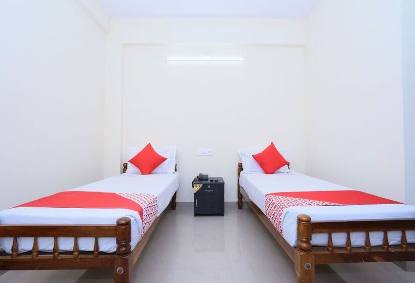 בית מלון כפרי Panackal Inn By Oyo Rooms