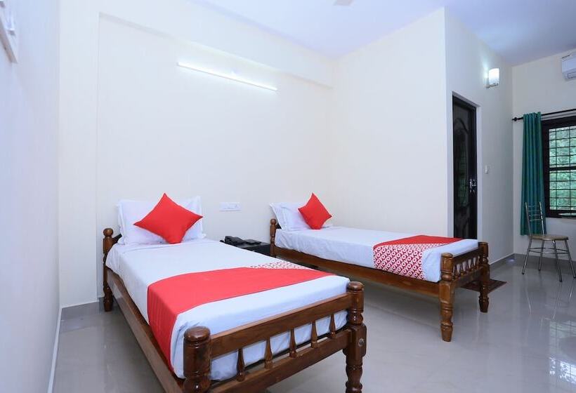 בית מלון כפרי Panackal Inn By Oyo Rooms