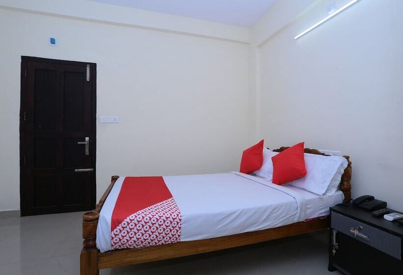 בית מלון כפרי Panackal Inn By Oyo Rooms