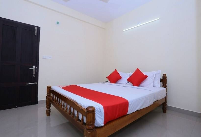 בית מלון כפרי Panackal Inn By Oyo Rooms