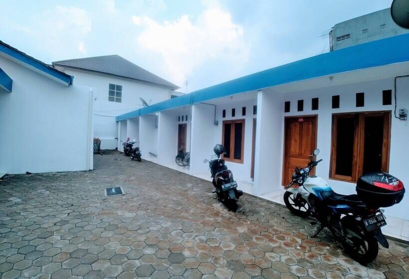 בית מלון כפרי Reddoorz Syariah Plus Near Jatiwarna Toll Gate