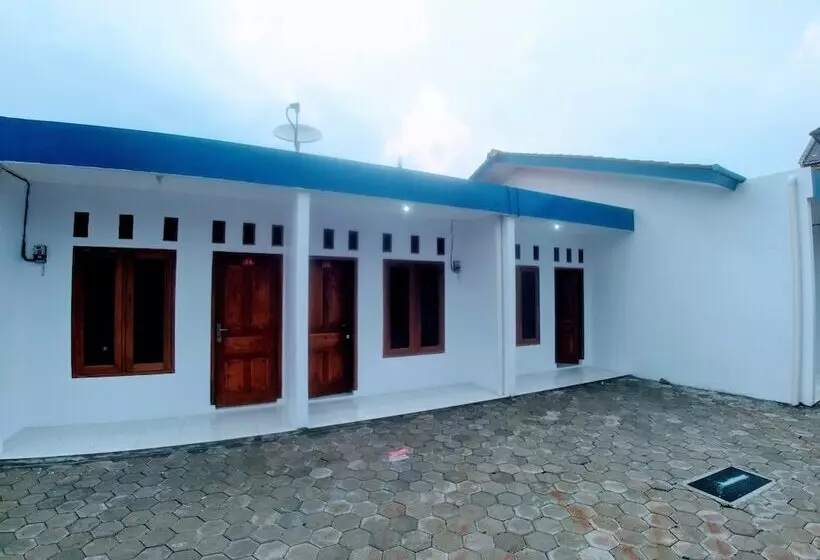 ホテル Reddoorz Syariah Plus Near Jatiwarna Toll Gate