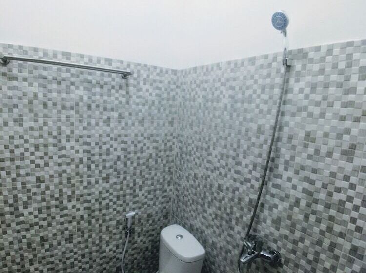 בית מלון כפרי Reddoorz Syariah Plus Near Jatiwarna Toll Gate