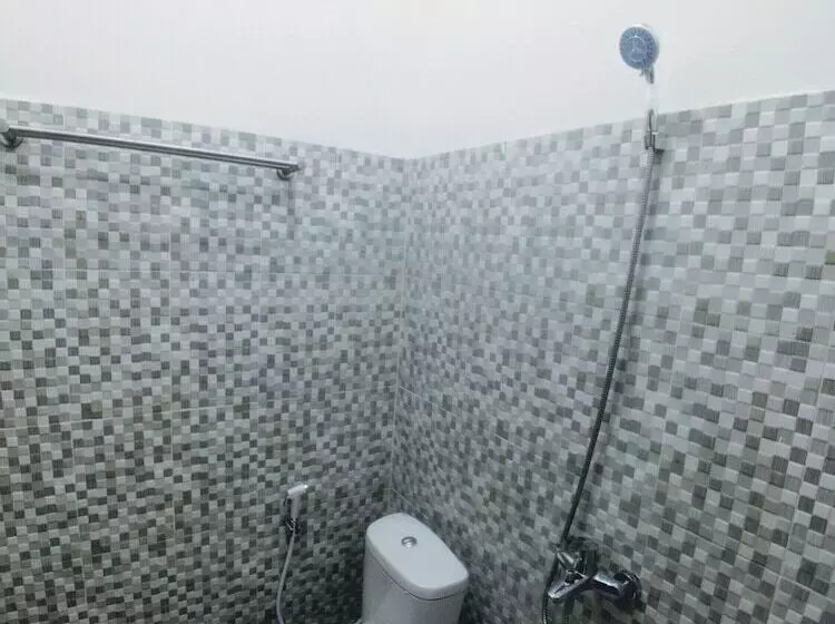 ホテル Reddoorz Syariah Plus Near Jatiwarna Toll Gate