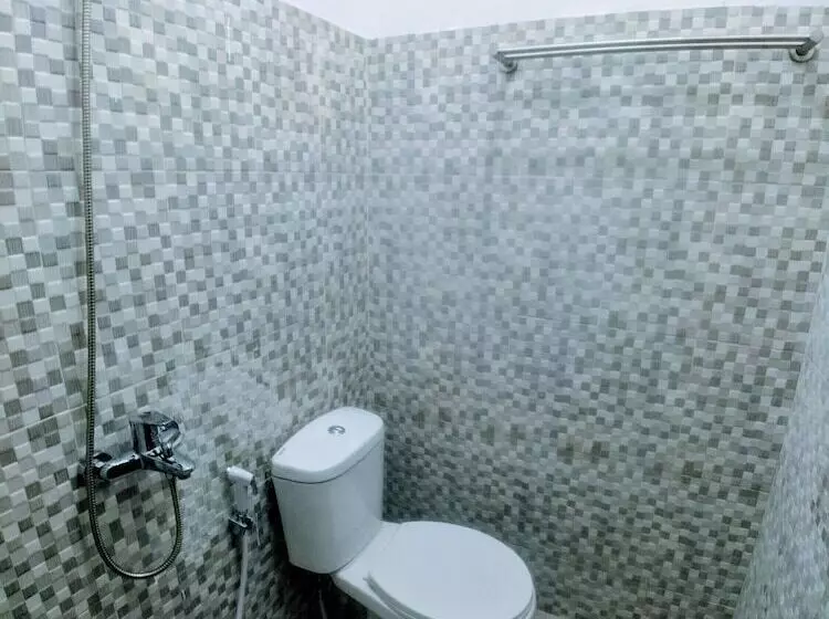 ホテル Reddoorz Syariah Plus Near Jatiwarna Toll Gate