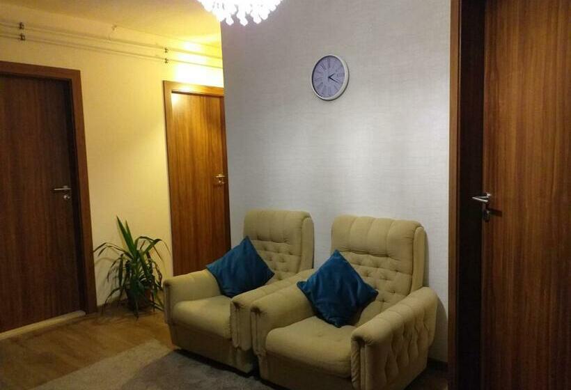 بنسيون Aranka Apartman