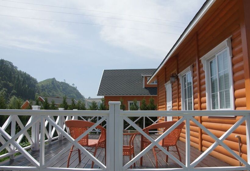 אתר נופש Southeastern Flying Tiger Manor