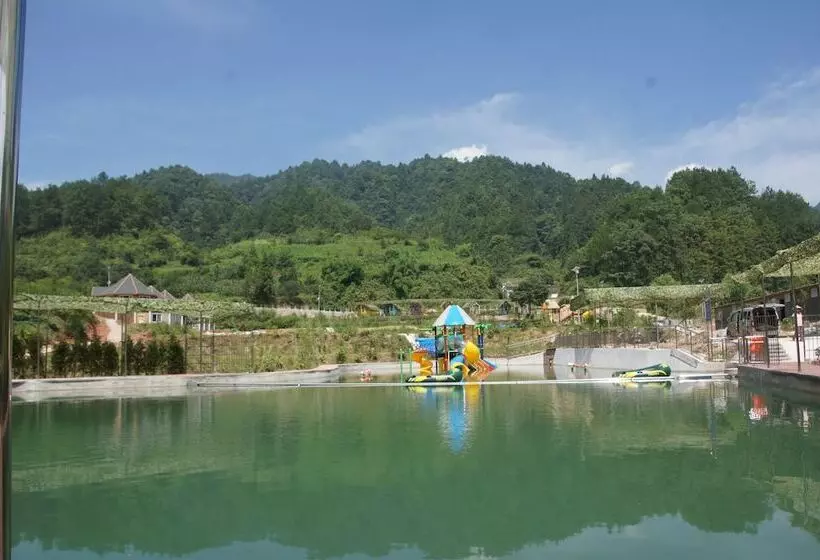 Lomakeskus Southeastern Flying Tiger Manor