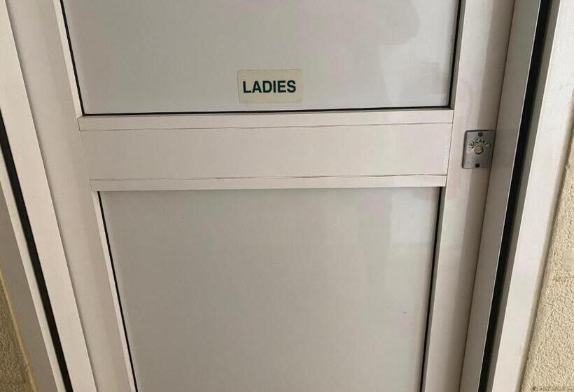 ユースホステル Accommodation @ Isa