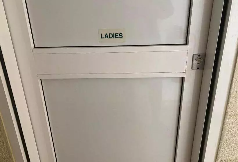 ユースホステル Accommodation @ Isa