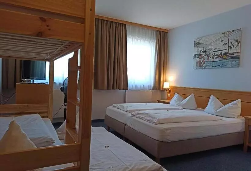 Aamiaismajoitus (B&B) Familienhotel Nahe Der Therme Erding