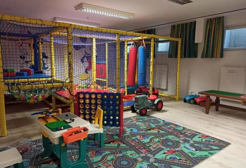 Aamiaismajoitus (B&B) Familienhotel Nahe Der Therme Erding