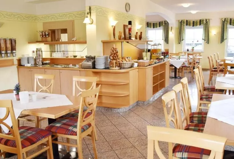 Aamiaismajoitus (B&B) Familienhotel Nahe Der Therme Erding