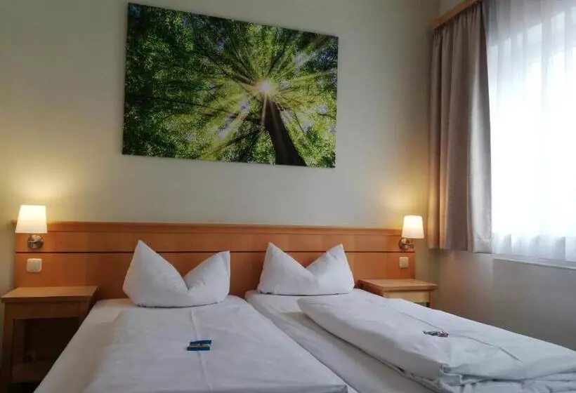 Aamiaismajoitus (B&B) Familienhotel Nahe Der Therme Erding