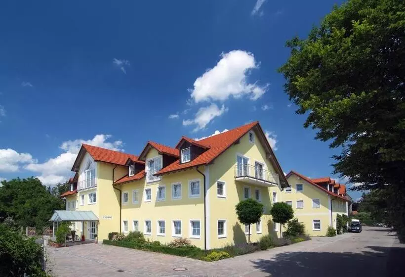 Aamiaismajoitus (B&B) Familienhotel Nahe Der Therme Erding