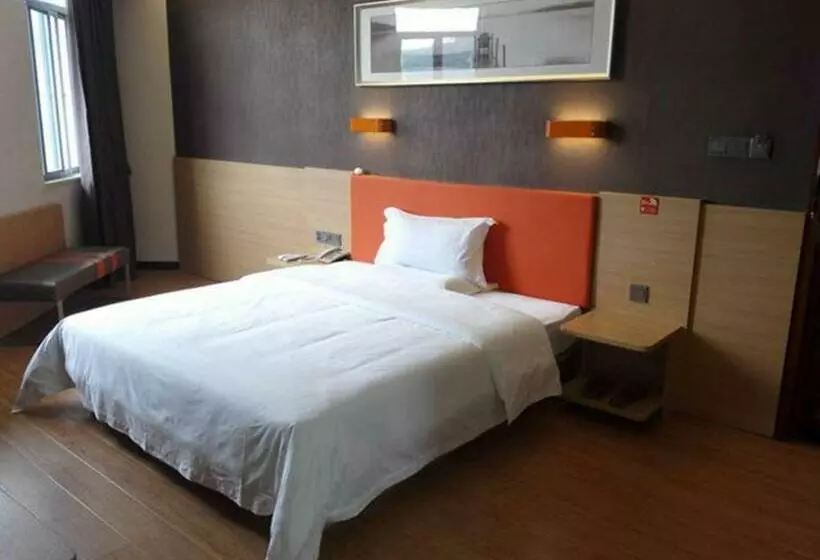 ホテル 7days Premium Huanggang Hong`an Juranzhijia Studio City