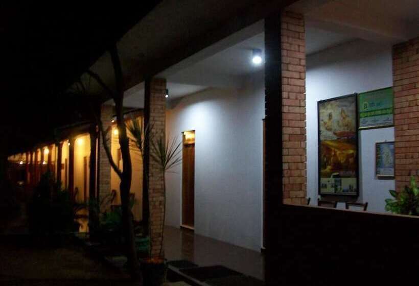 ホテル The Senaro Holiday Inn