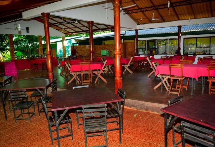 ホテル The Senaro Holiday Inn