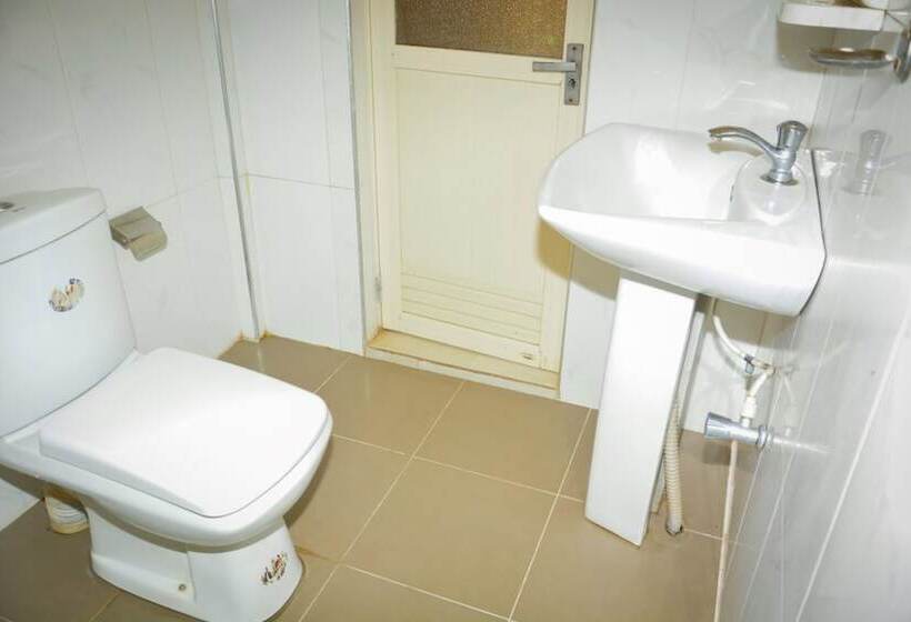 ホテル The Senaro Holiday Inn