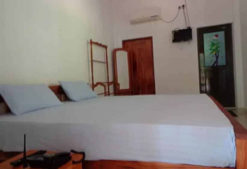 Hotelli The Senaro Holiday Inn