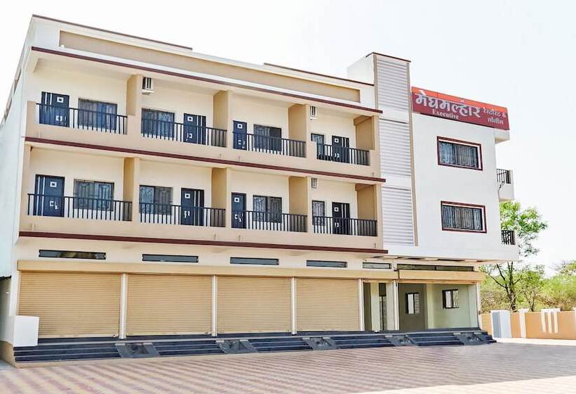 فندق Treebo Trip Megmalhar