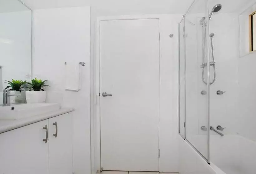 Kings Way Apartments