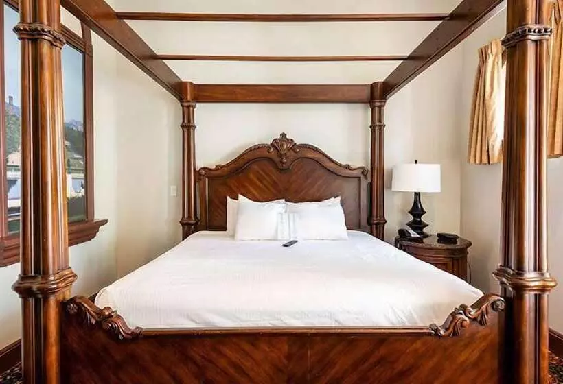 Chateau Avalon Hotel & Spa