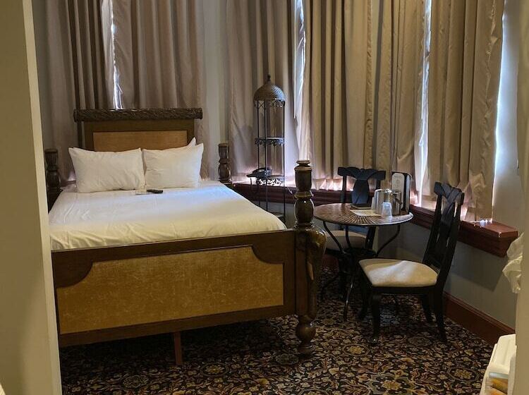 Chateau Avalon Hotel & Spa