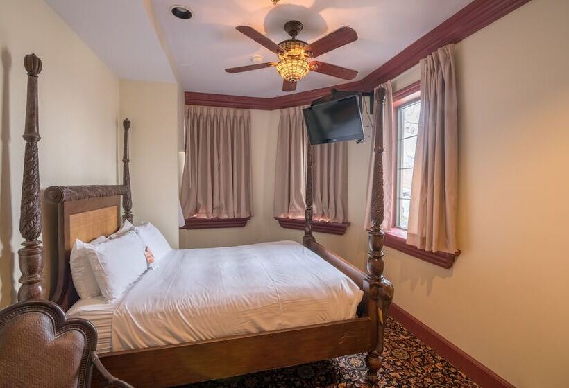 Chateau Avalon Hotel & Spa