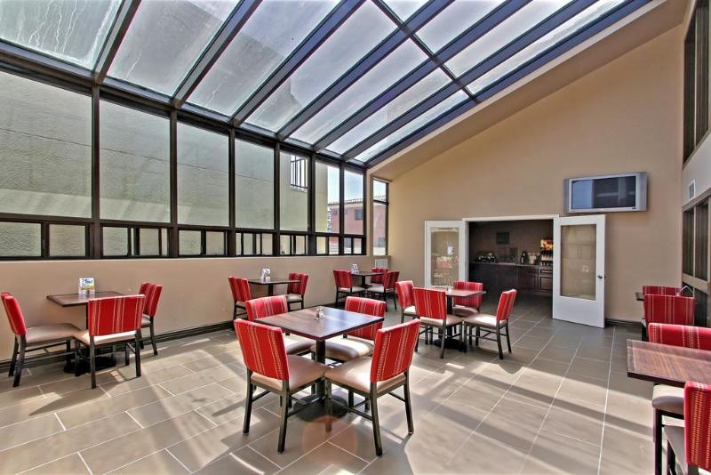 Отель Avisa Downtown