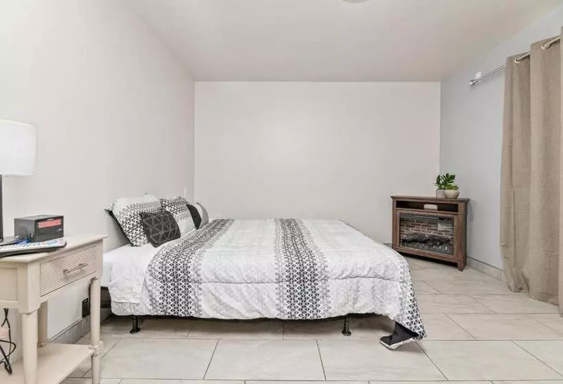 Отель Big Bear Lake Front Lodge