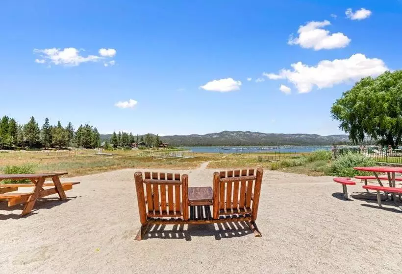 Отель Big Bear Lake Front Lodge