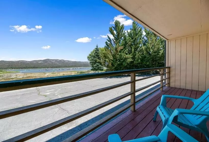 Отель Big Bear Lake Front Lodge
