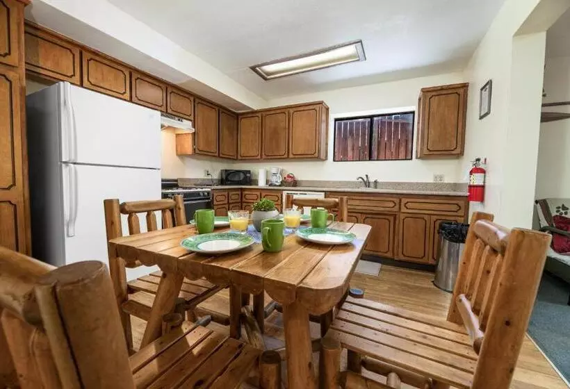 Отель Big Bear Lake Front Lodge