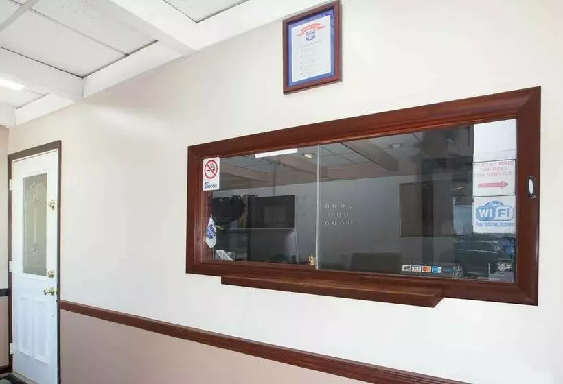 هتل Imperial Inn Grand Blanc