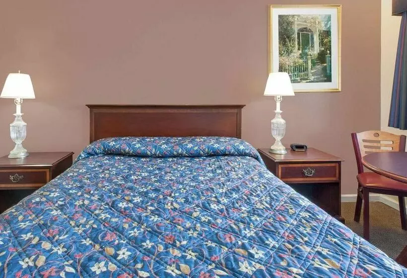 هتل Imperial Inn Grand Blanc