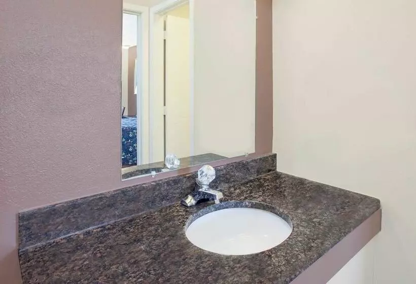 هتل Imperial Inn Grand Blanc